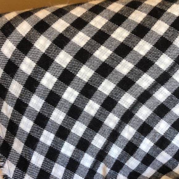 Black and White Scarf/Shawl - Picture 3 of 3